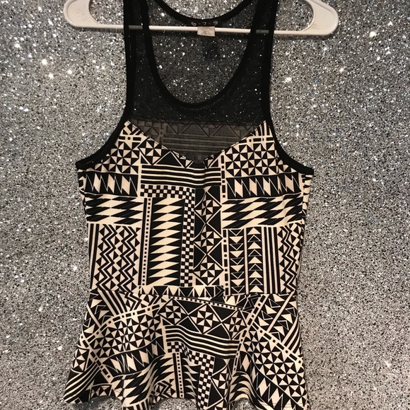 Tops - Black&White 5.7.9 top